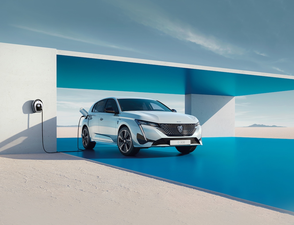 100% elektrické nebo plug-in hybridní vozy PEUGEOT bez kompromisů